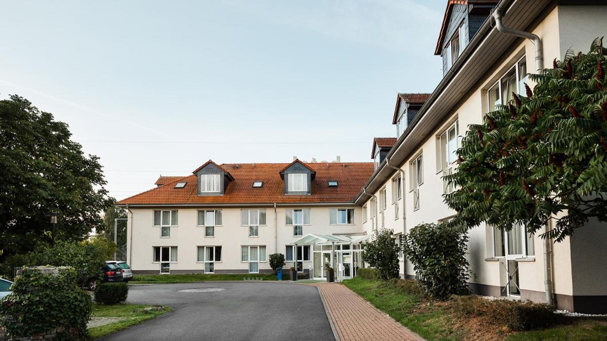 Hotel Ilmtal Mellingen エクステリア 写真